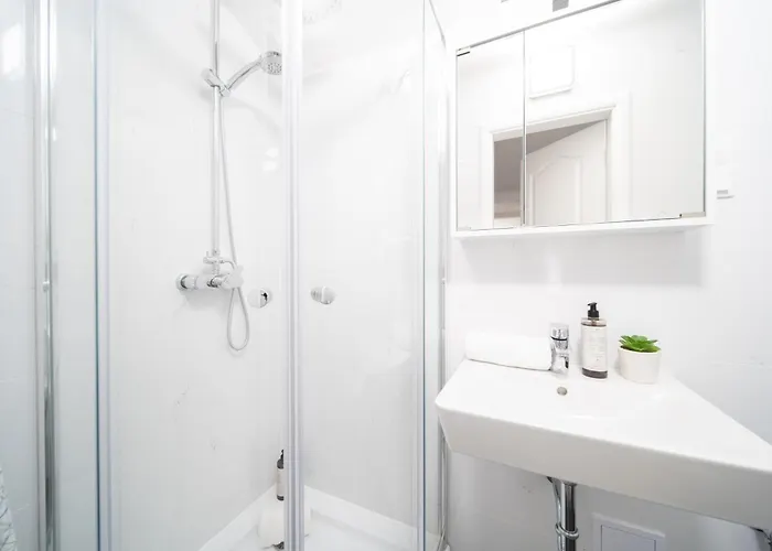 Secret Economy Oasis Apartment *